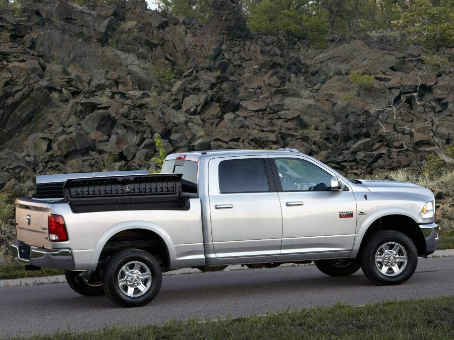  Dodge Ram 2500 Power Wagon Laramie 2011 года  (фото 2 из 3)
